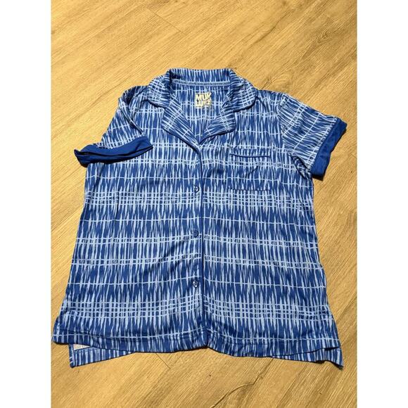 Muk Luks Women’s PJ Set Medium Blue White Ikat Print Short Sleeve Top & Shorts - Picture 4 of 12